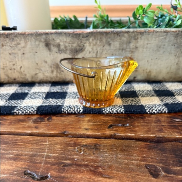 Amber Glass Miniature Depression Glass
Coal Bucket with Handle vintage - Picture 1 of 8